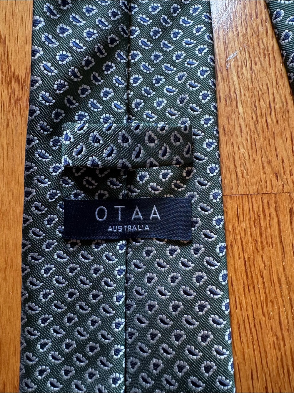 Men's Green Micro-Pattern Geometric Tie - Picture 2 of 3